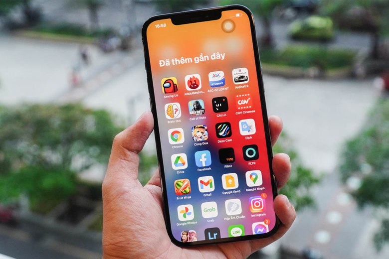 Apple đã kết hợp chipset Apple A14 5nm mạnh mẽ và hệ điều hành iOS 14