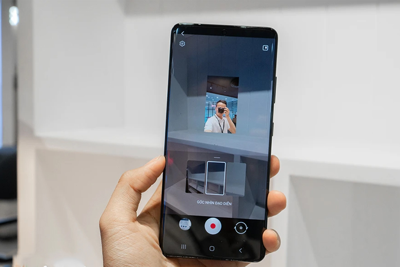 Galaxy S21 được tích hợp  tần số quét 120Hz