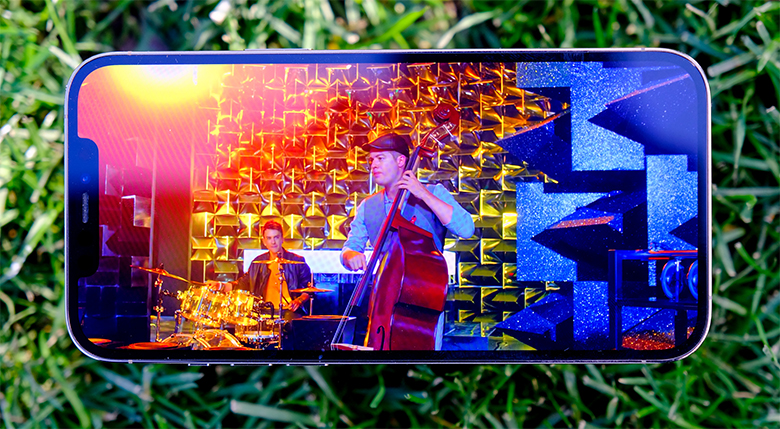 Điểm nổi bật đầu tiên của iPhone 12 Pro Max cũ chính là thiết kế