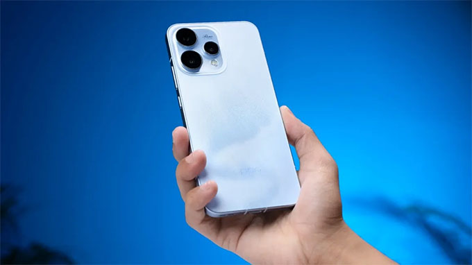 OPPO Reno15 5G đi kèm với hệ thống 3 camera sau mang đến sự linh hoạt 