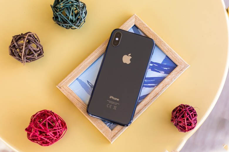 iPhone XS được trang bị cụm camera kép ở mặt lưng