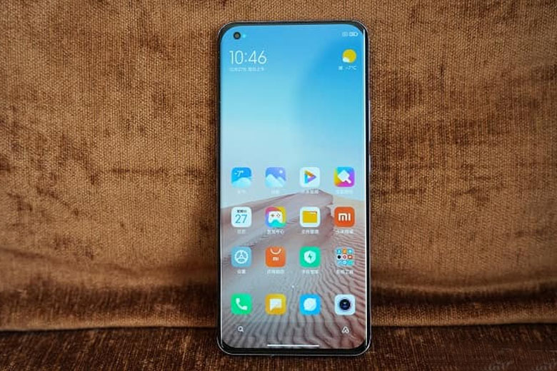 So sánh Xiaomi Mi 11 và Galaxy S21 về màn hình