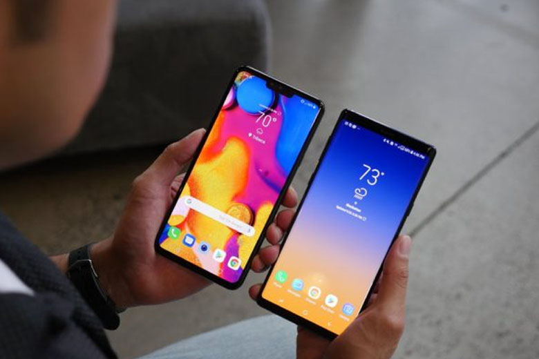 LG V40 ThinQ và Galaxy Note 9 có cùng kích thước là 6,4 inch