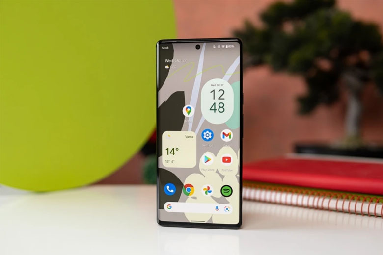 Pixel 7 Pro có thể sử dụng màn hình OLED cong