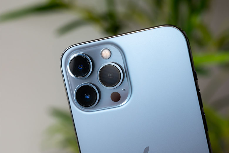 So sánh iPhone 13 Pro và Galaxy S22 Plus về camera