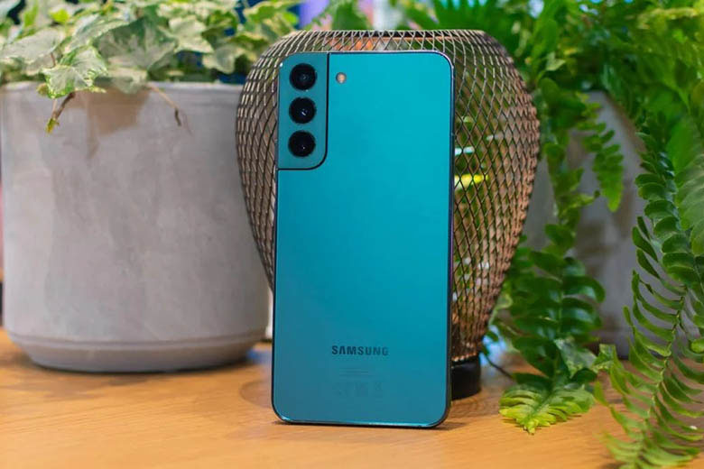 So sánh thiết kế iPhone 13 Pro và Galaxy S22 Plus