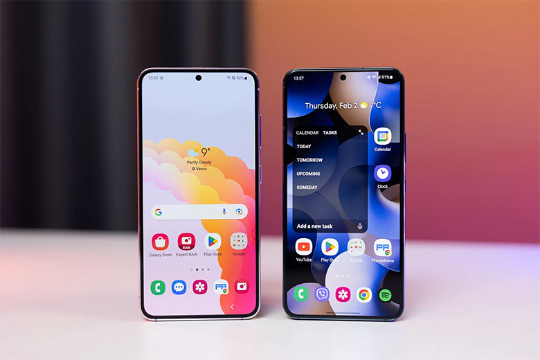 Màn hình AMOLED tuyệt vời trên cả hai điện thoại