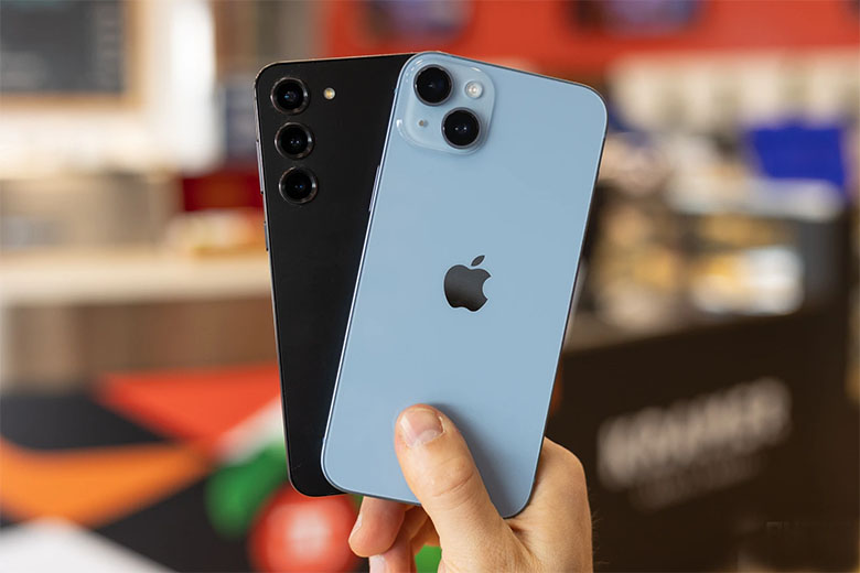 Samsung trang bị cho điện thoại của mình viên pin 4.700mAh