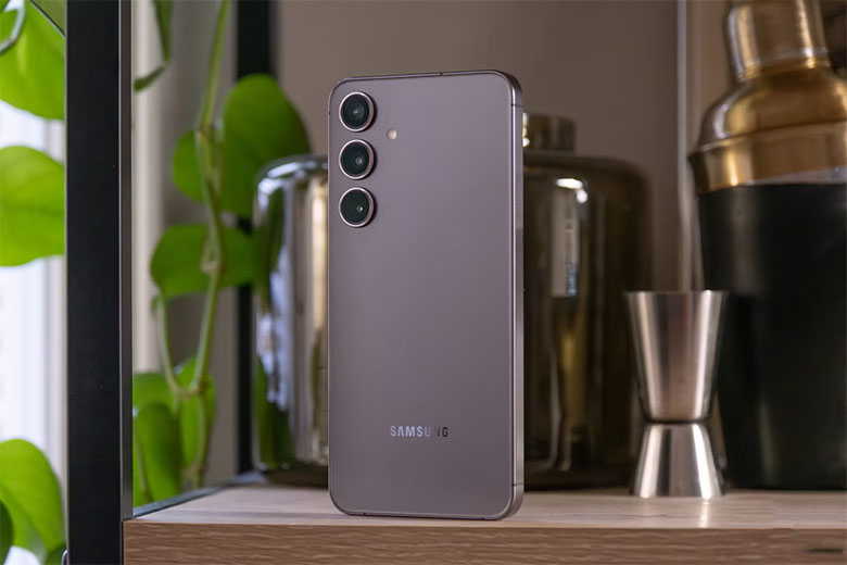 Galaxy S24 Plus vay mượn rất nhiều về thiết kế của S23+