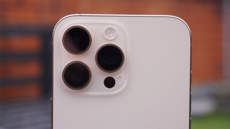iPhone 16 Pro Max - Camera góc siêu rộng 48MP ấn tượng