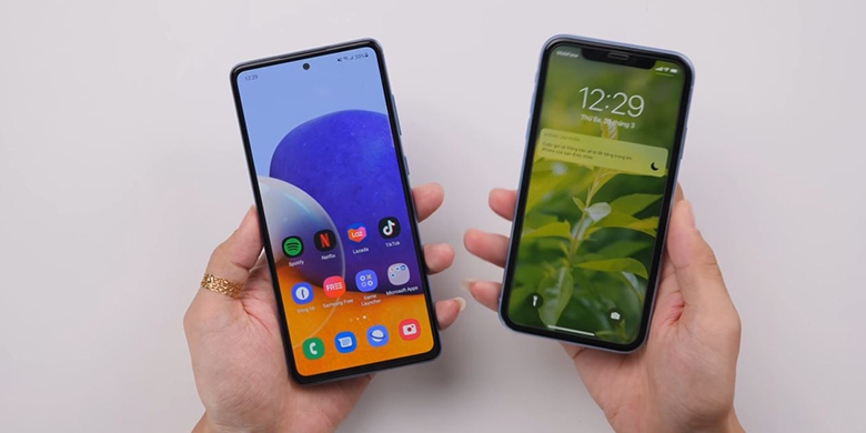 Màn hình Samsung A72 vs iPhone XR