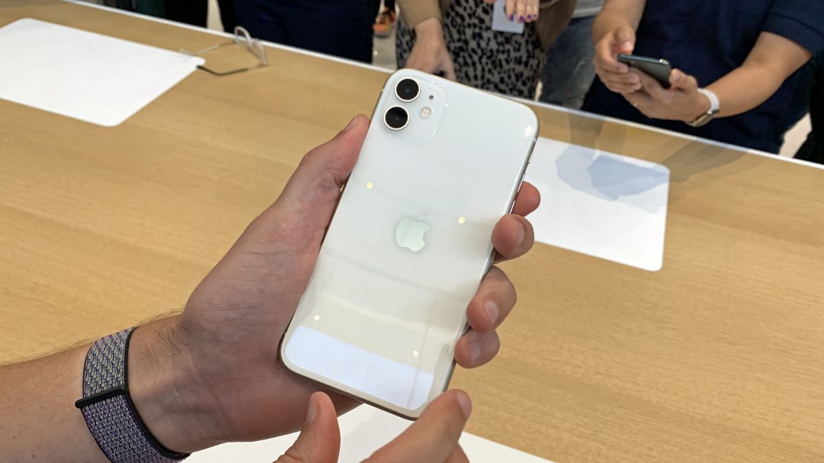 iPhone 11 liệu có còn đáng mua?