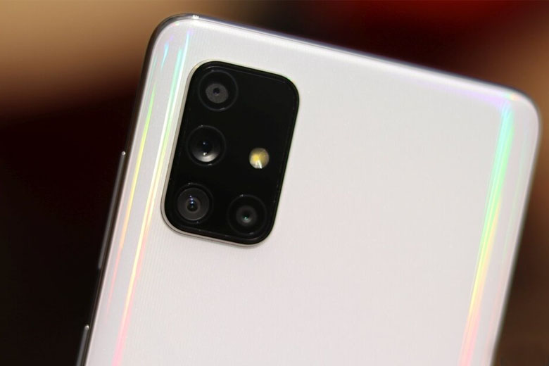 Galaxy A72 có cụm camera chính ấn tượng