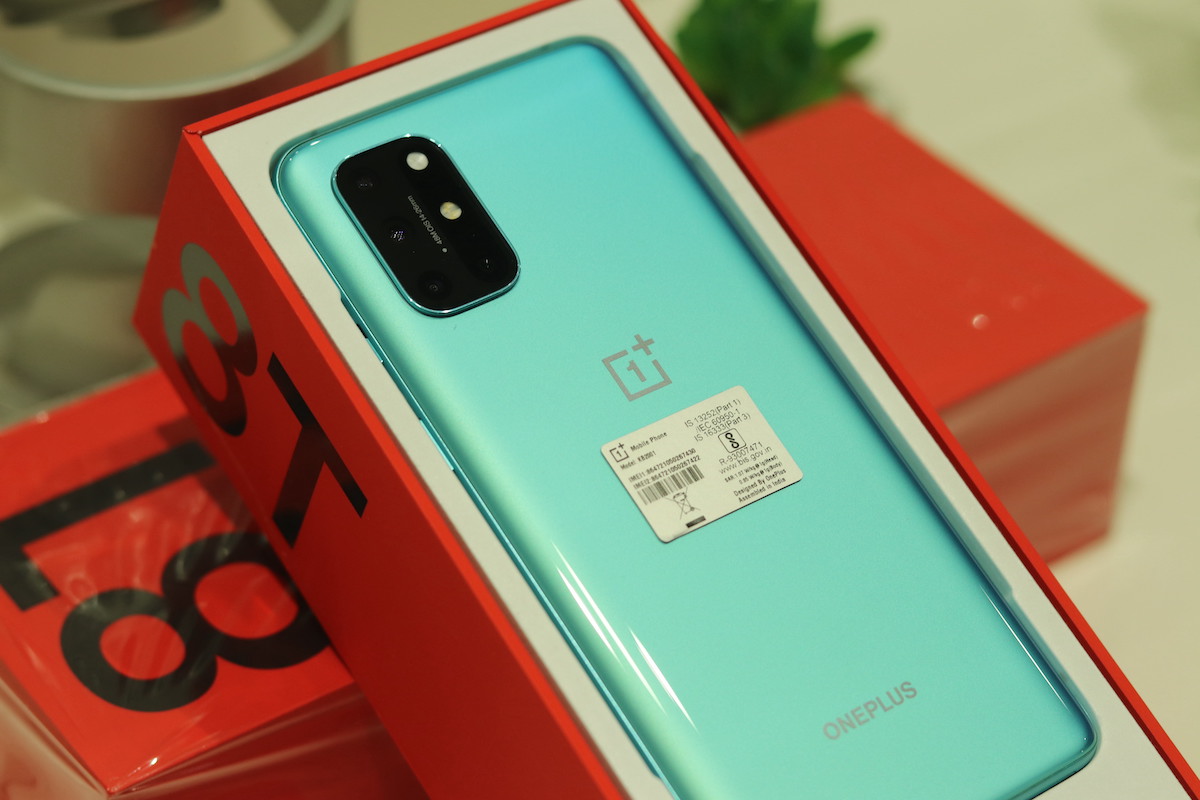OnePlus 8T trong hộp