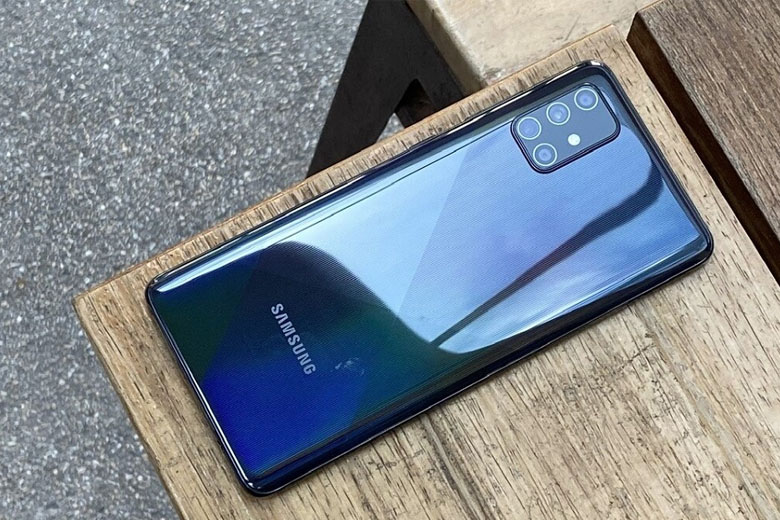 Galaxy S20 và A72 đều có thiết kế sang trọng