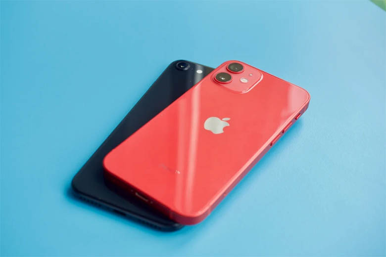 Pin và khả năng sạc trên iPhone 12 mini và iPhone SE 2022