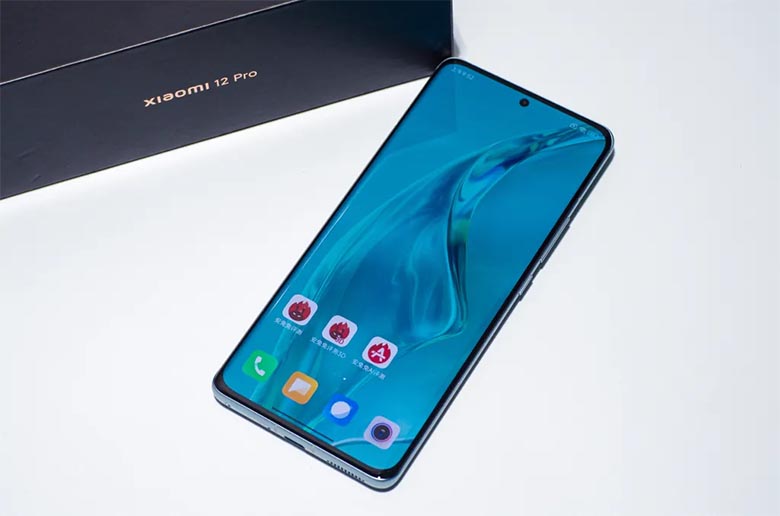 Màn hình hiển thị của Galaxy S22+ và Xiaomi 12 Pro