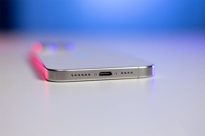 iPhone 15 Pro Max 512GB Quốc tế sử dụng cổng USB-C thay vì lightning