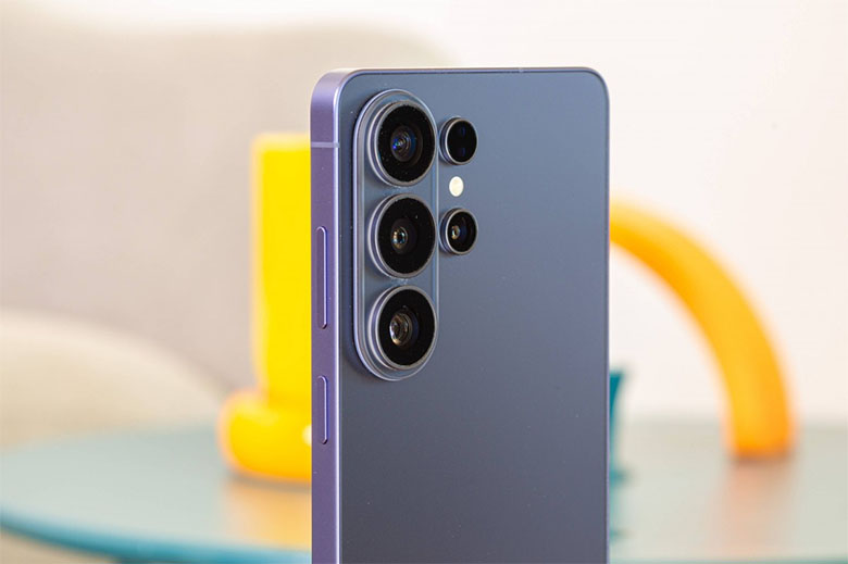 Hệ thống camera 200MP với khẩu độ f/1.4, chụp ảnh linh hoạt