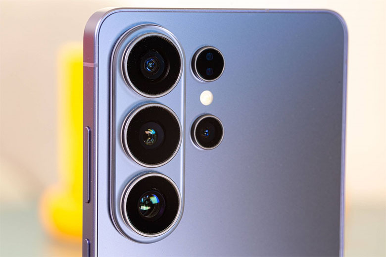 Camera selfie góc rộng và Codec Video APV chuyên nghiệp