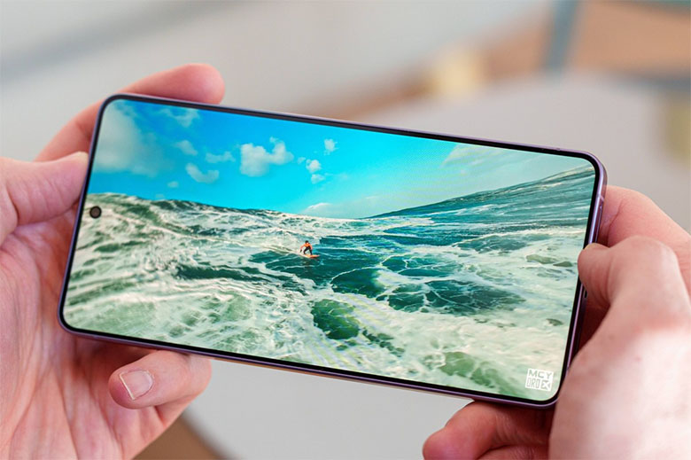 Màn hình 6.9 inch và "vũ khí" bảo mật thông tin cá nhân