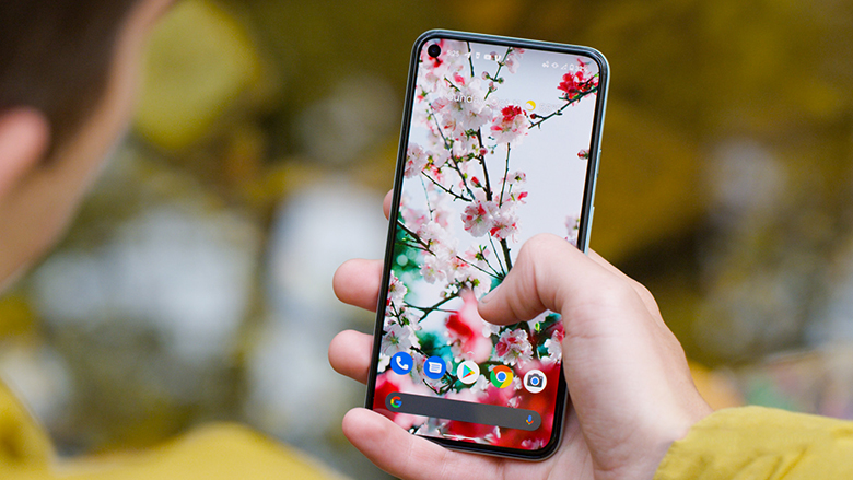Màn hình Google Pixel 5 mượt mà ấn tượng