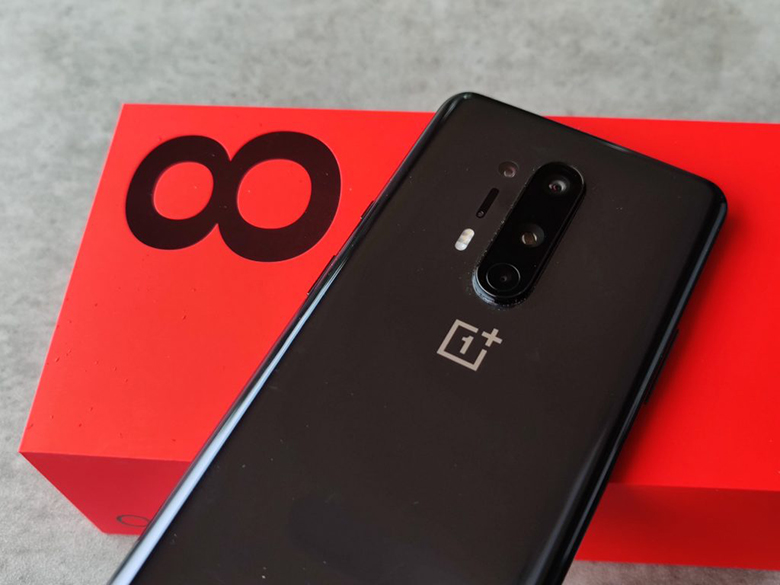 Cụm 4 camera mặt sau của OnePlus