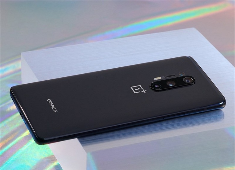 OnePlus 8 Pro có bộ khung viền bo khít và độ hoàn thiện cực cao