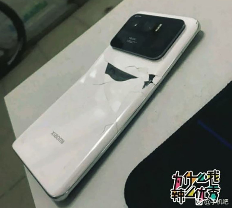 Độ bền Xiaomi Mi 11 Ultra gây thất vọng khi dễ dàng bẻ cong trong thử nghiệm