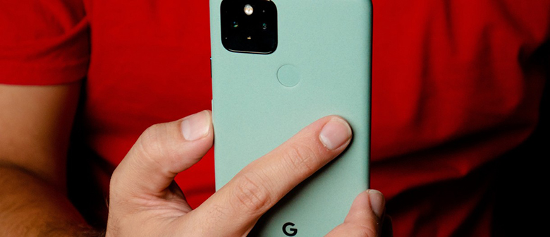 Google Pixel 5 mang lại cảm giác cầm nắm thú vị
