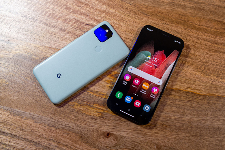 iPhone 12 Pro và Google Pixel 5