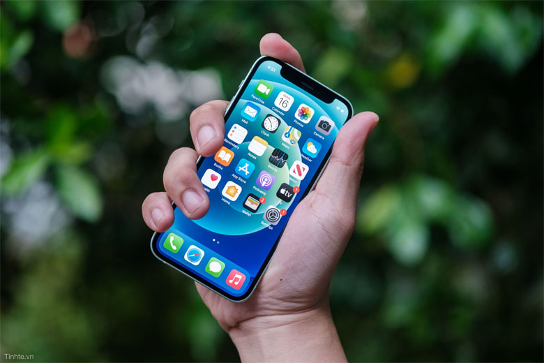Màn hình LTPO OLED chưa có trên iPhone 12