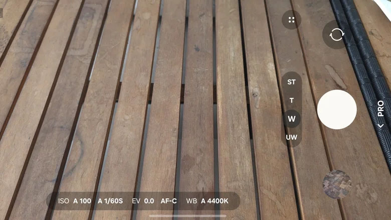 Sử dụng chế độ Pro để kiểm soát hoàn toàn khung hình