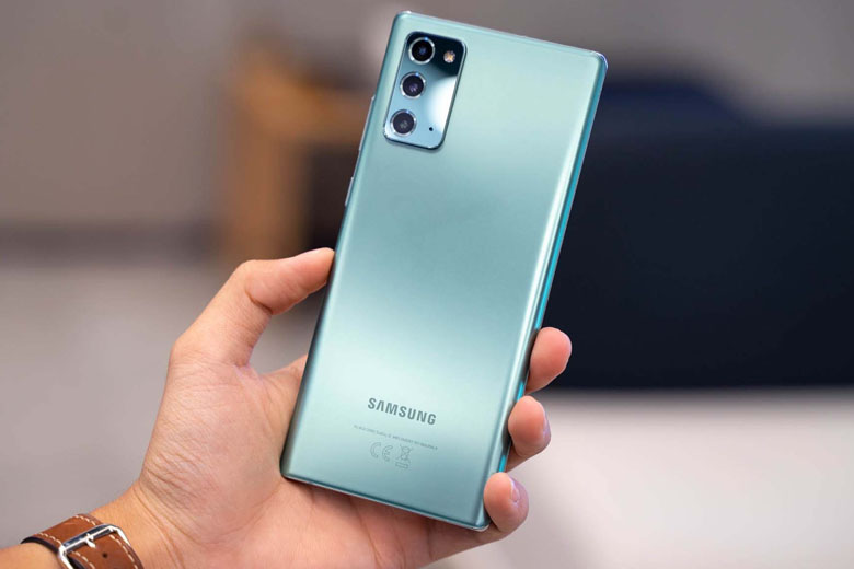 Galaxy Note 20 có thiết kế khác với Pixel 4XL