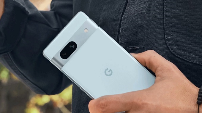 Ngoại hình Pixel 7 được thiết kế dựa theo mẫu smartphone cao cấp với cụm camera kép đặt trong dải kim loại bóng
