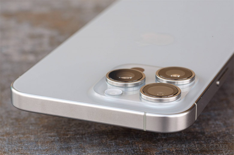 Nhìn chung iPhone 15 Pro Max vẫn cạnh tranh tốt nhờ sự cân bằng giữa phần cứng, phần mềm 