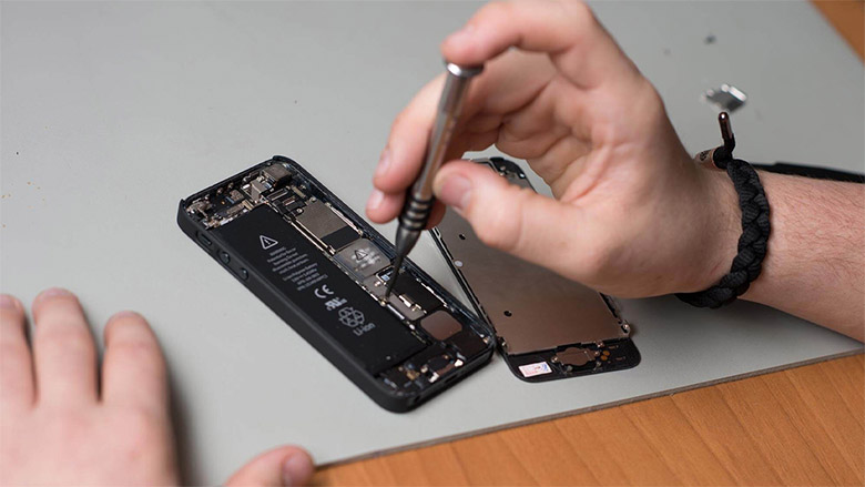 Vì sao cần chọn địa chỉ sửa iPhone uy tín?