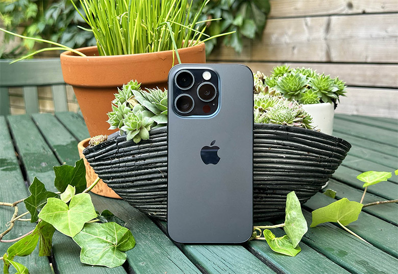 iPhone 15 Pro sở hữu khung titan cấp 5 nhẹ và bề
