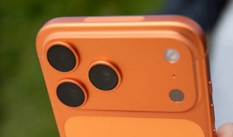 Dải nhỏ bí ẩn trên iPhone 17 Pro là gì? Giải đáp thắc mắc của người dùng