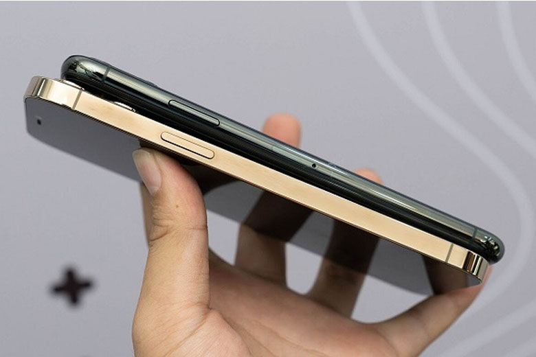 Phone 13 Pro Max có  tổng thể gọn gàng hơn iPhone 11 Pro Max