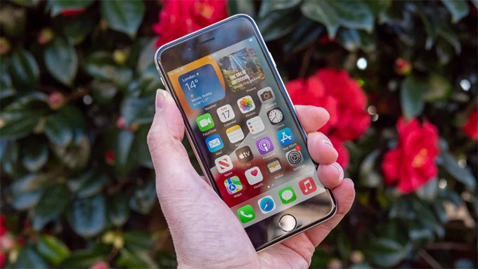 dien-thoai-iphone-se-3-xtsmart
