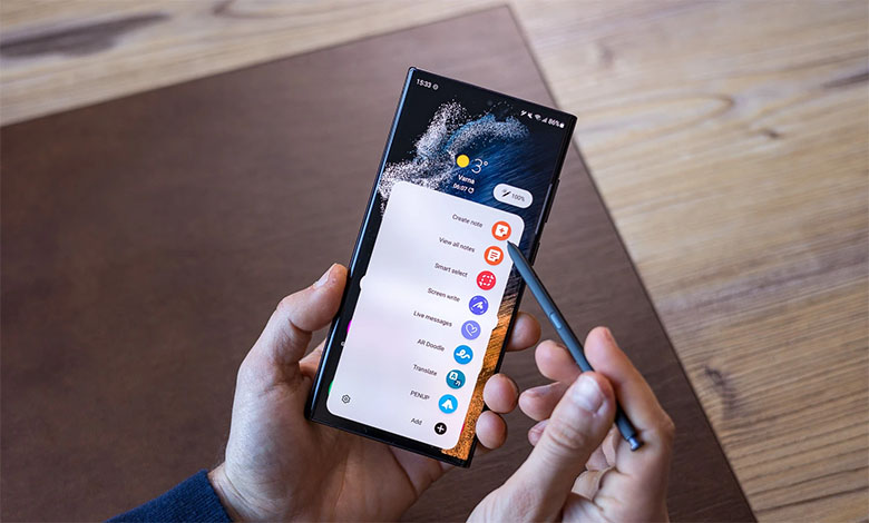 Galaxy S22 Ultra nổi bật với bút S-Pen tiện lợi