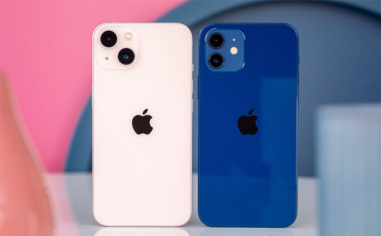 Mặt lưng iPhone 13 sở hữu mô-đun camera xếp chéo