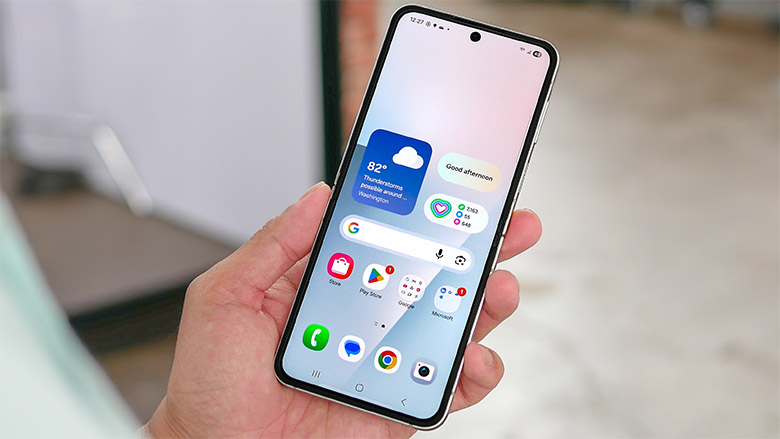 Galaxy Z Flip 7 được trang bị màn hình chính Dynamic AMOLED 2X 6.9 inch