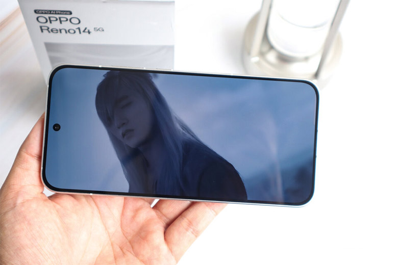 Màn hình: OPPO Reno 14 vượt trội hơn hẳn