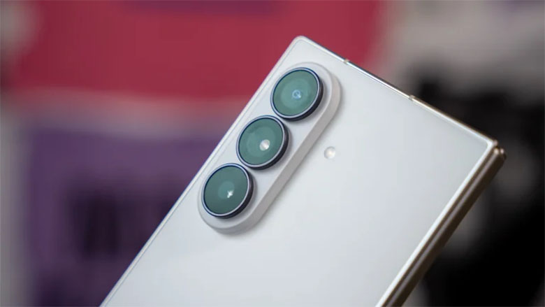 Hệ thống camera chuẩn Ultra – lần đầu tiên trên một chiếc điện thoại gập