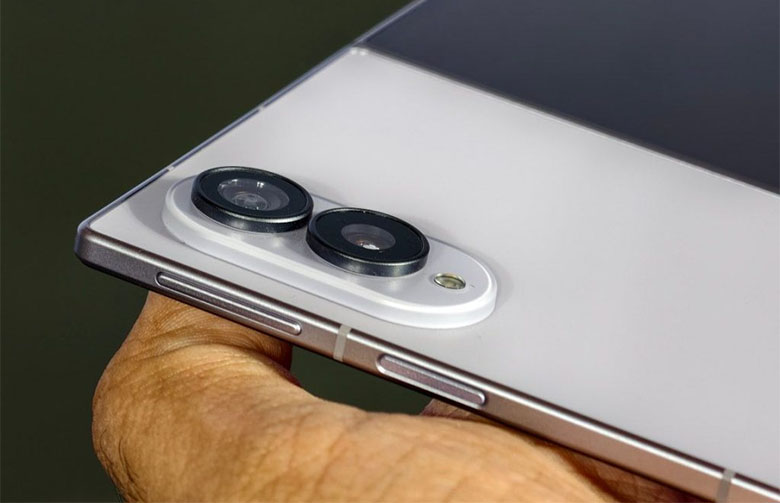 Trên Galaxy Z Fold8 vs Galaxy S26 đều trang bị camera chính 50MP