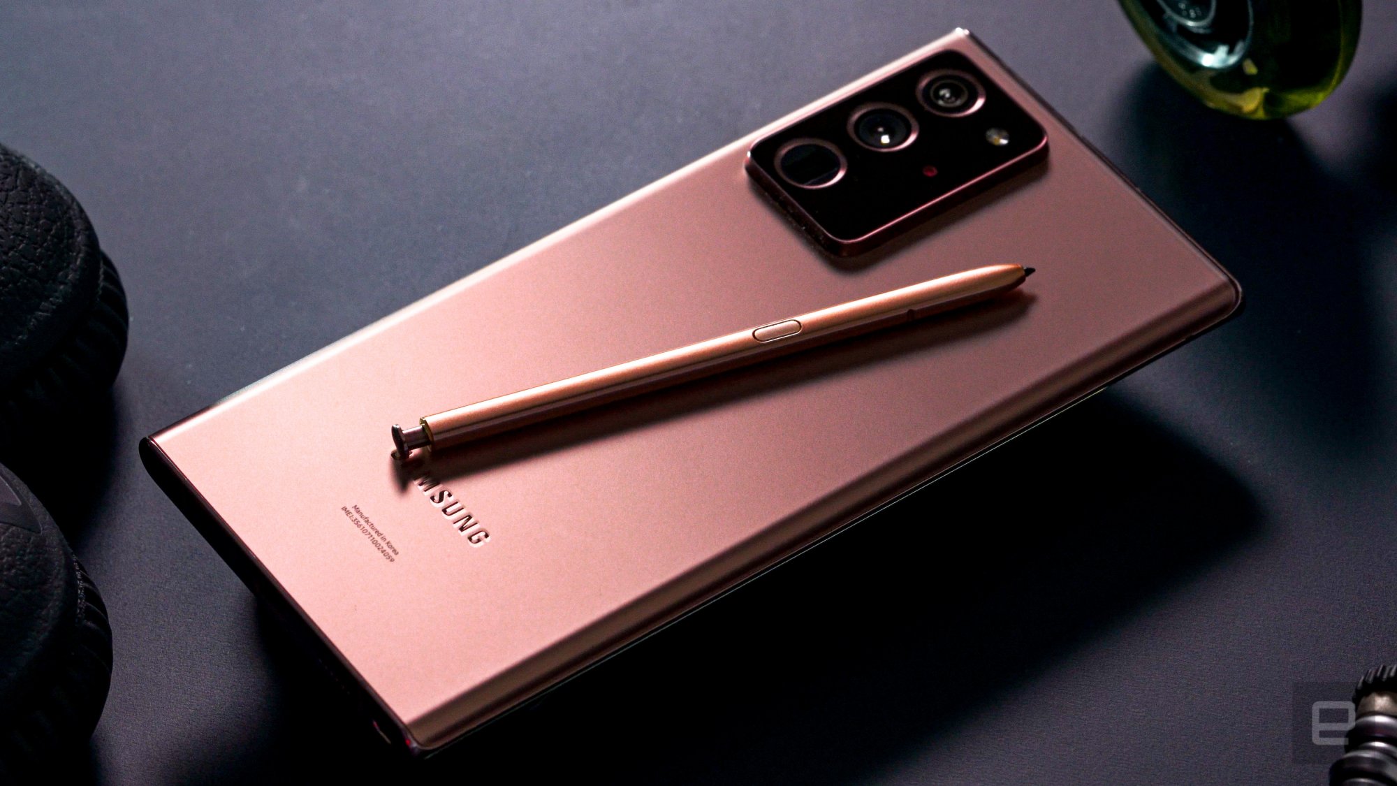 Bút S-Pen trên Galaxy Note 20 Ultra 5G 256GB mang đến nhiều tính năng hấp dẫn