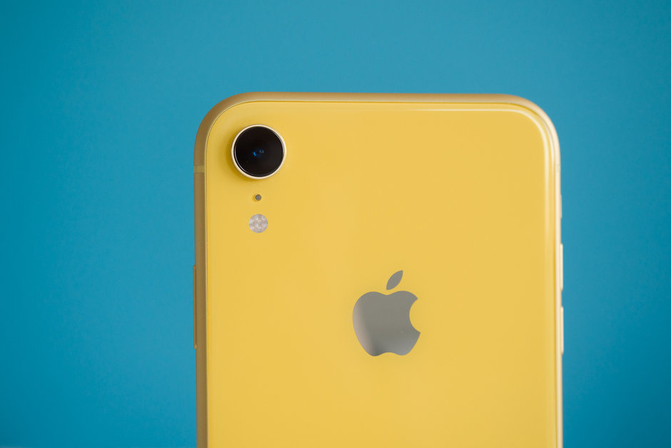 Mặt lưng điện thoại iPhone Xr 128GB cũ giá rẻ được trang 1 cảm biến