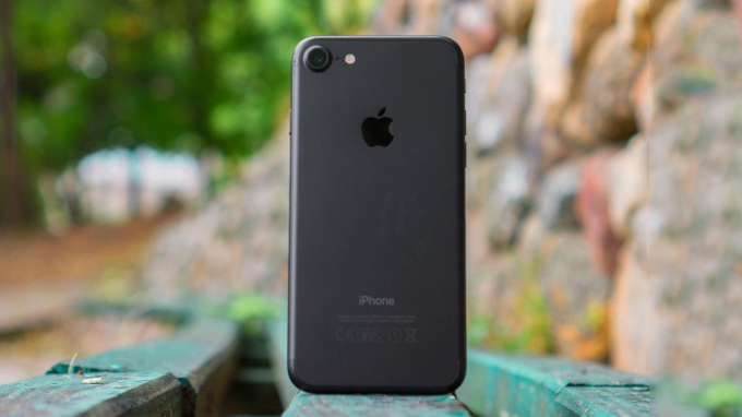 điện thoại iPhone 7 32GB cũ có thiết kế khá giống với các model tiền nhiệm
